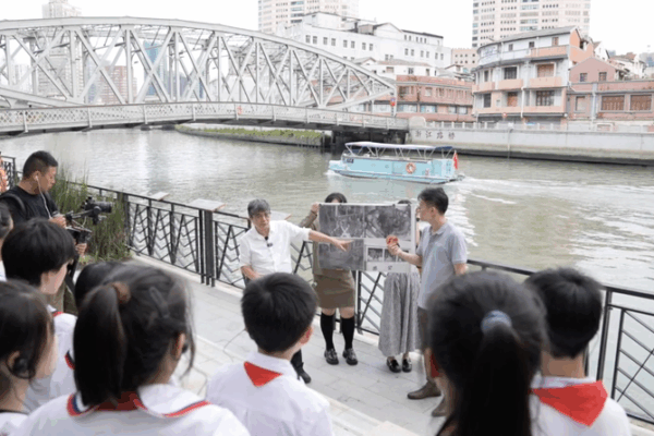 Shanghai’s Historic ‘Eight Hundred Warriors’ Walk Honors WWII Heroes ๐๏ธ๐จ๐ณ Shanghai's Historic 'Eight Hundred Warriors' Walk Honors WWII Heroes ๐๏ธ๐จ๐ณ video poster