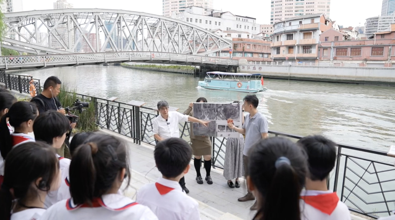 VJAY9XECCTCXMZWCIU6D - 🌍NewspaperAmigo – Your Global News Buddy 🗞️ Shanghai's Historic 'Eight Hundred Warriors' Walk Honors WWII Heroes 🏙️🇨🇳 video poster