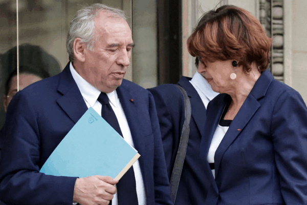 French PM Ousted in Historic Vote Amid Debt Crisis 🇫🇷💥 French PM Ousted in Historic Vote Amid Debt Crisis 🇫🇷💥