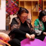 VXWMUNIX2SAUXQSEN3N9 - 🌍NewspaperAmigo – Your Global News Buddy 🗞️ Xinjiang Craftswoman Revives Ancient Yurt Heritage 🏕️✨ video poster