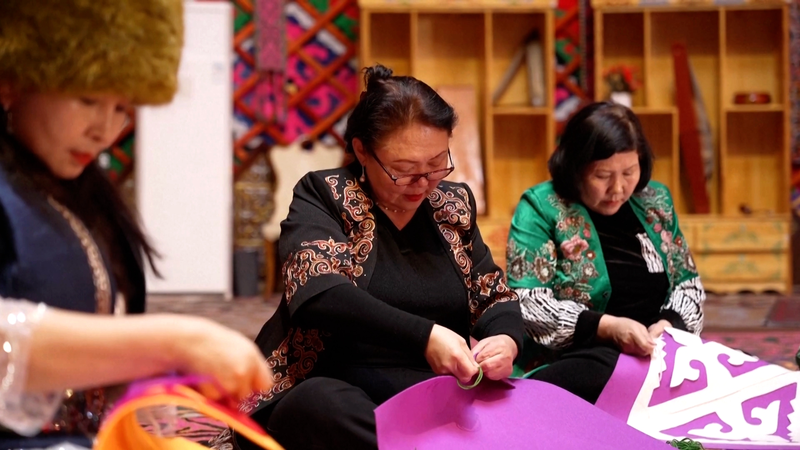 Xinjiang Craftswoman Revives Ancient Yurt Heritage 🏕️✨ video poster