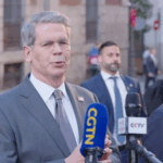 Y8H6POEUWSZP4Z5NU5IS - 🌍NewspaperAmigo – Your Global News Buddy 🗞️ TikTok Deadline in Limbo? U.S. Treasury Secretary Hints at Talks Impact 🕒🇺🇸 video poster