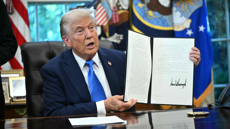 ZLZ4Q3D3GCDHY2P5L7V5 - 🌍NewspaperAmigo – Your Global News Buddy 🗞️ Trump's H-1B Visa Shakeup Rocks Indian IT Industry 💼🌍