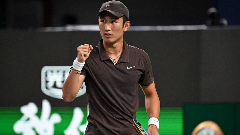 04Q9XK9SS2NKKMZJK0OT - 🌍NewspaperAmigo – Your Global News Buddy 🗞️ Shang Juncheng & Buyunchaokete Shine at Shanghai Masters 🎾✨
