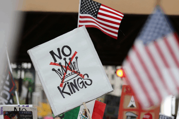‘No Kings’ Protests Sweep U.S. as Millions Rally Against Authoritarianism ‘No Kings’ Protests Sweep U.S. as Millions Rally Against Authoritarianism