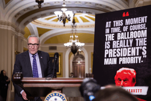 U.S. Government Shutdown Drags On: What’s Next? 🏛️💸