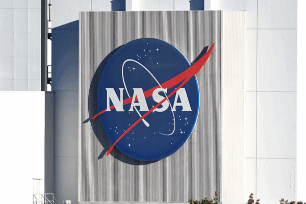 NASA Shakes Up Moon Mission: SpaceX Faces New Rivals ππ NASA Shakes Up Moon Mission: SpaceX Faces New Rivals ππ