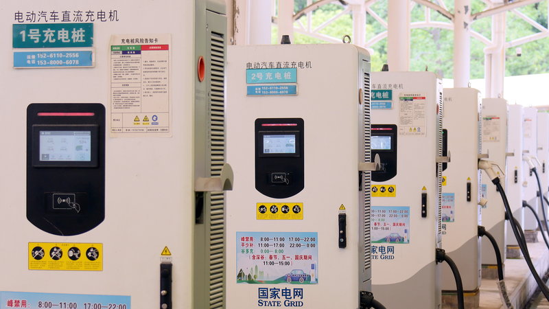 2106XMY53DHCHNTJ7JB6 - 🌍NewspaperAmigo – Your Global News Buddy 🗞️ China Charges Ahead: EV Infrastructure Set to Double by 2027 🚗⚡