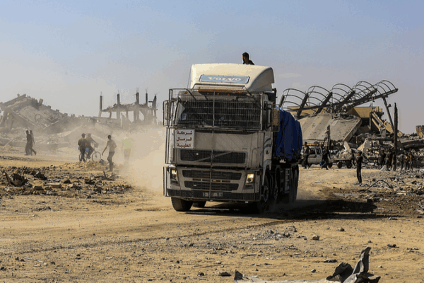 2GME65UU0H45I8N9XI55 - 🌍NewspaperAmigo – Your Global News Buddy 🗞️ Trump Warns Hamas as Gaza Ceasefire Hangs in Balance 🕊️⚡