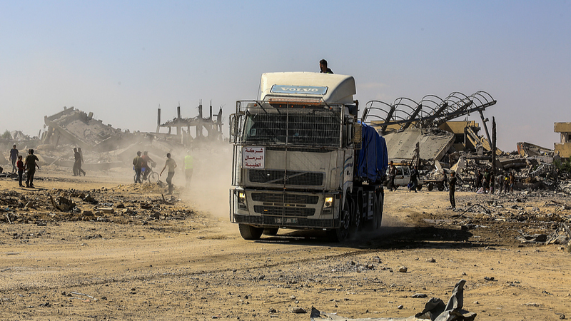 2GME65UU0H45I8N9XI55 - 🌍NewspaperAmigo – Your Global News Buddy 🗞️ Trump Warns Hamas as Gaza Ceasefire Hangs in Balance 🕊️⚡