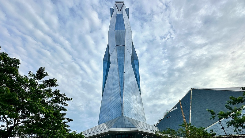 2ZVGSTTUVR1P84P6X025 - 🌍NewspaperAmigo – Your Global News Buddy 🗞️ U.S.-China Trade Talks Heat Up in Kuala Lumpur 🌏💼