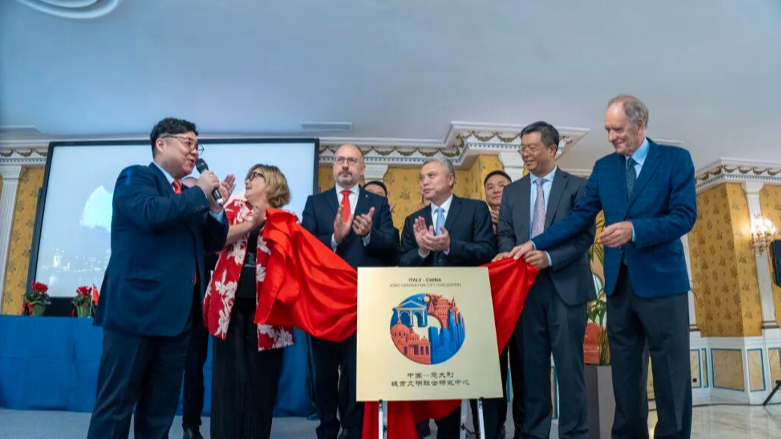 3NXLKHKEPOJO2XP17O03 - 🌍NewspaperAmigo – Your Global News Buddy 🗞️ China & Italy Unite for Future Cities 🌆🤝