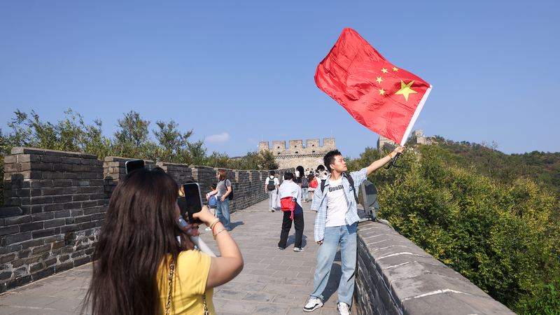 44OJVDJ3F0ZDQQ9KC91C - 🌍NewspaperAmigo – Your Global News Buddy 🗞️ China's 8-Day Holiday Sparks Travel Frenzy 🚄🌕