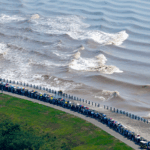 51NTFW92MJR3MB876D6X - 🌍NewspaperAmigo – Your Global News Buddy 🗞️ 🌊 Catch the 2025 Qiantang River Tidal Bore Spectacle! video poster