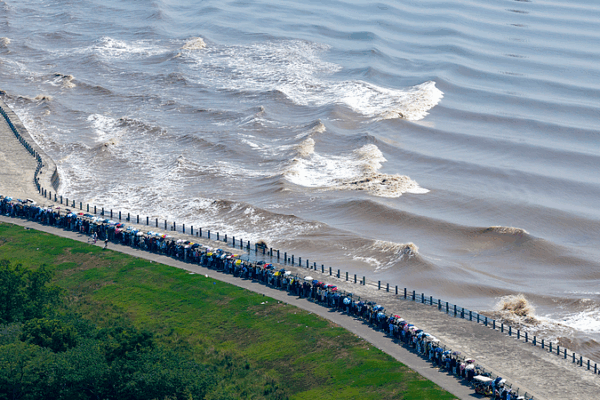 🌊 Catch the 2025 Qiantang River Tidal Bore Spectacle! 🌊 Catch the 2025 Qiantang River Tidal Bore Spectacle! video poster