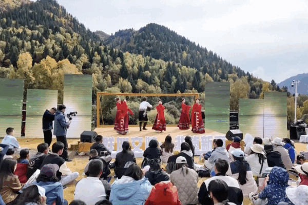 China’s Autumn Tourism Surge: Leaf Peepers Unite! 🍂✈️ China’s Autumn Tourism Surge: Leaf Peepers Unite! 🍂✈️ video poster
