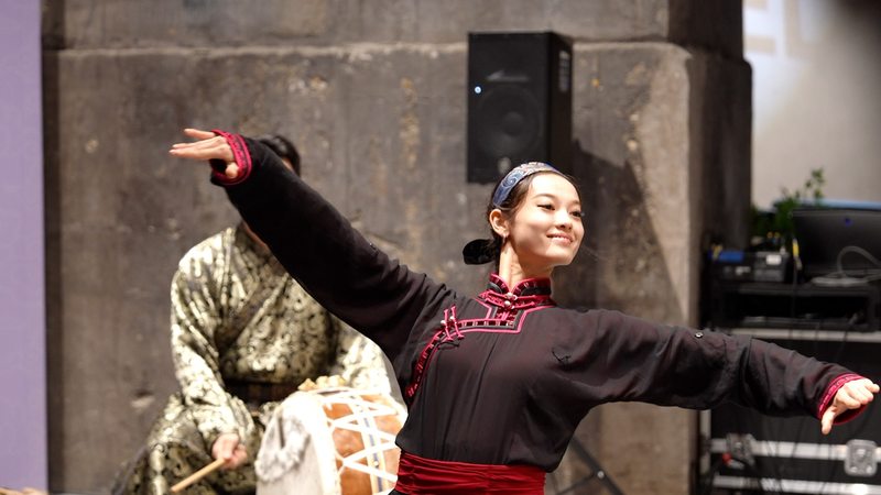 63FMY9HH1SDTDBK8EN46 - 🌍NewspaperAmigo – Your Global News Buddy 🗞️ 🎶 Ethnic Beats Revive Beijing's Shougang Park! 🌸 video poster