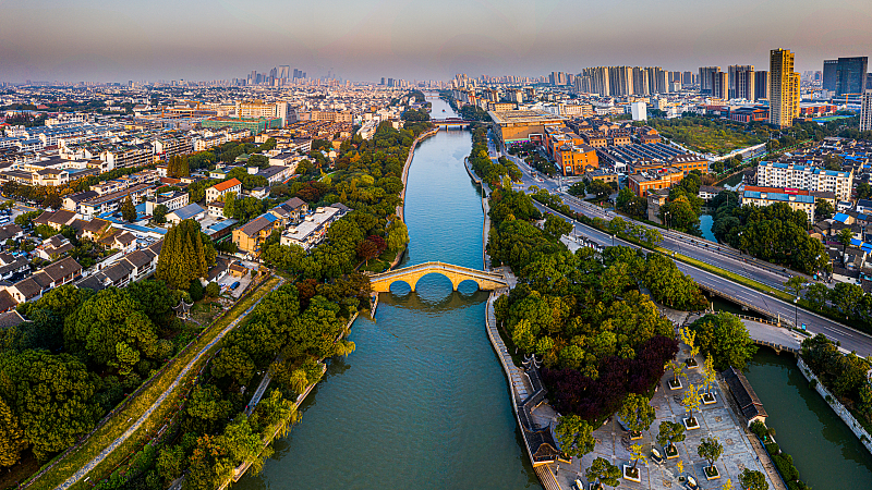 6DPWMOJ15RGURNJQX62Z - 🌍NewspaperAmigo – Your Global News Buddy 🗞️ Suzhou Unlocked: Where Ancient Temples Meet Futuristic Tech 🌉✨ video poster