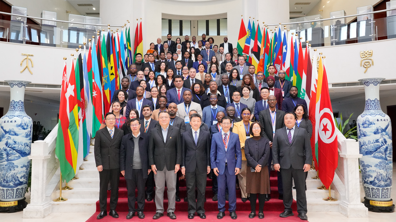 6HMLTXKUMEKJ00FXVZVN - 🌍NewspaperAmigo – Your Global News Buddy 🗞️ Global Leaders Discuss Xi’s Governance Vision at Beijing Seminar 🌏📘