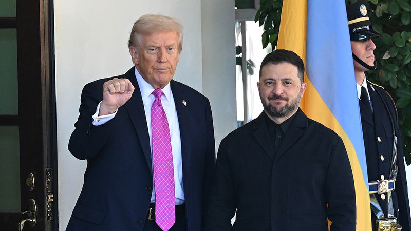 Trump Urges Russia-Ukraine Ceasefire, Halts Tomahawk Sales 🕊️✋ Trump Urges Russia-Ukraine Ceasefire, Halts Tomahawk Sales 🕊️✋