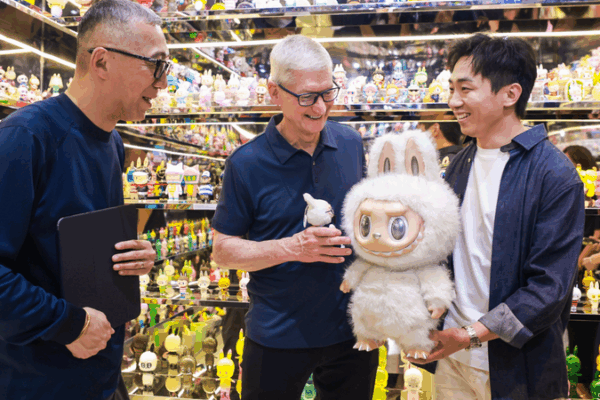 ๐ Tim Cook Kicks Off China Trip with Labubu Pop Art Celebration ๐ ๐ Tim Cook Kicks Off China Trip with Labubu Pop Art Celebration ๐