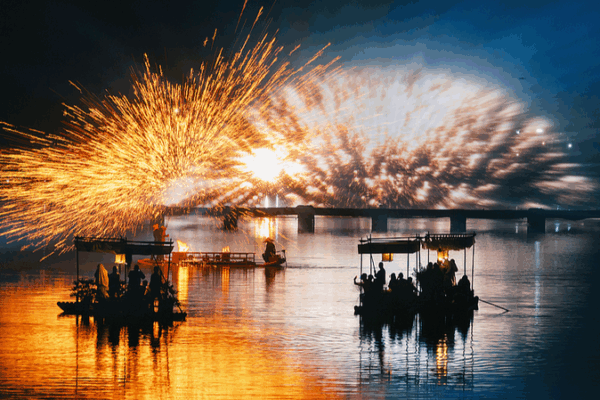 Tech Magic Lights Up China’s National Day Travel Boom 🚄✨ Tech Magic Lights Up China's National Day Travel Boom 🚄✨
