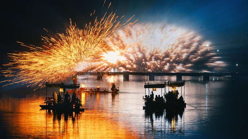 Tech Magic Lights Up China's National Day Travel Boom 🚄✨
