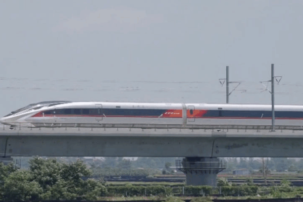 Chinaโs CR450 Bullet Train Zooms Into Record Books ๐๐จ Chinaโs CR450 Bullet Train Zooms Into Record Books ๐๐จ