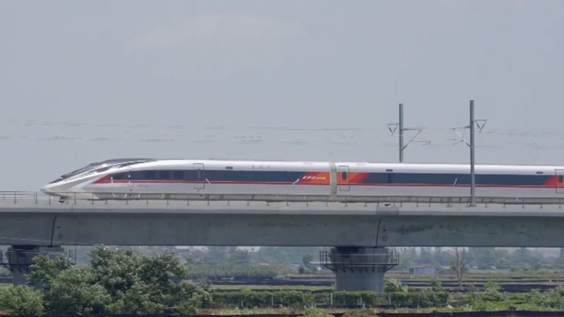 B4JANVESOYT25LVI7IEL - 🌍NewspaperAmigo – Your Global News Buddy 🗞️ China’s CR450 Bullet Train Zooms Into Record Books 🚄💨