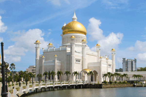 Brunei’s Golden Mosque: Where Tradition Meets Modernity ππ Brunei's Golden Mosque: Where Tradition Meets Modernity ππ