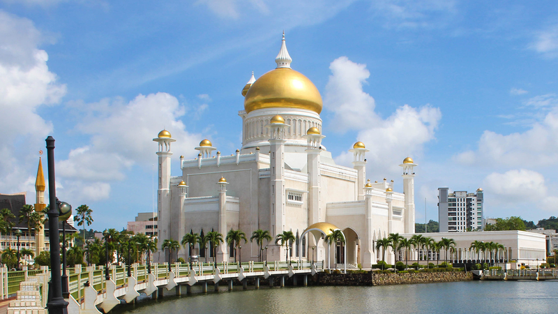 C91J6RKXJEU4ORSE0U94 - 🌍NewspaperAmigo – Your Global News Buddy 🗞️ Brunei's Golden Mosque: Where Tradition Meets Modernity 🌟🕌