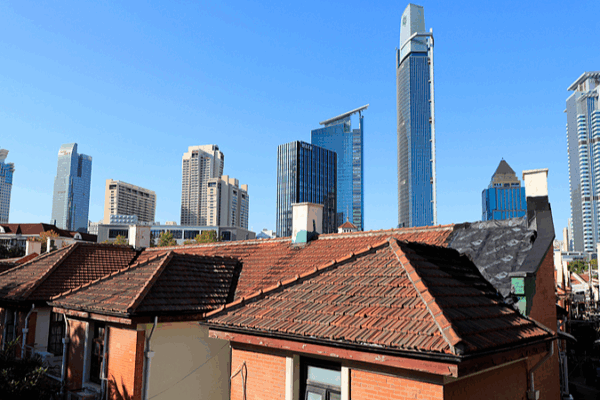 Shanghai’s Lane Makeover: Blending History & Modern Life 🌆✨ Shanghai’s Lane Makeover: Blending History & Modern Life 🌆✨