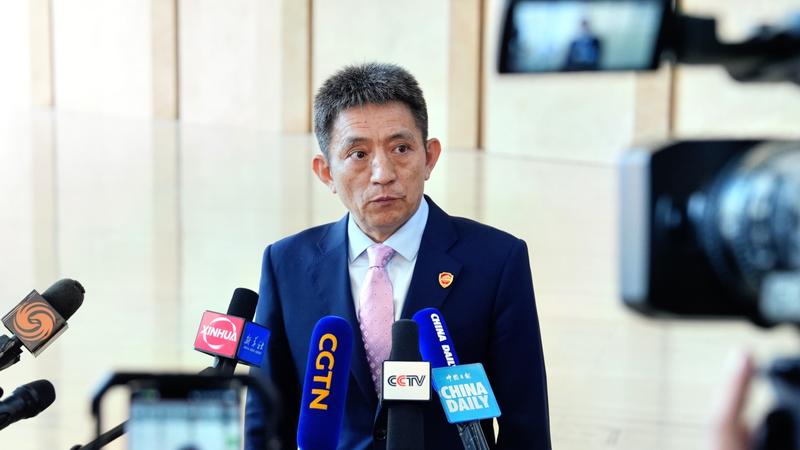 DEGAPCPSIPGJ5XPL2ZM5 - 🌍NewspaperAmigo – Your Global News Buddy 🗞️ China & US Hold 'Candid' Trade Talks: What's Next? 🌏💼 video poster