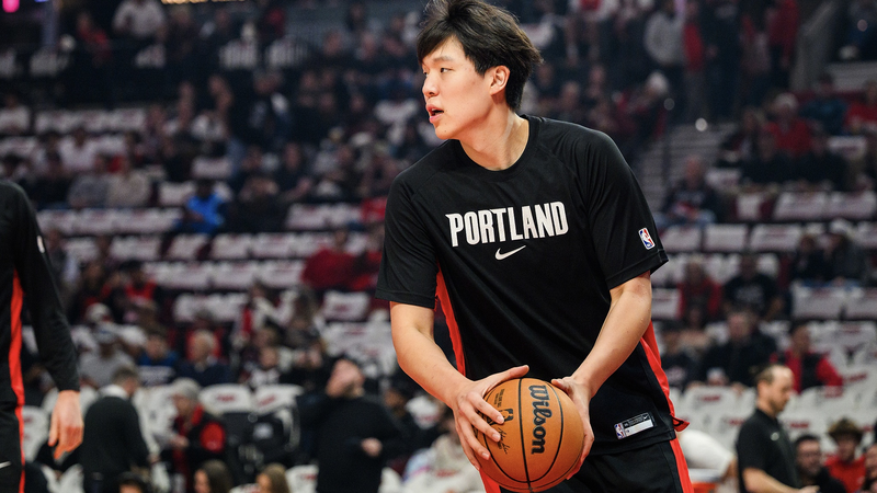 EE4FQNW0S49M2J4BLGPD - 🌍NewspaperAmigo – Your Global News Buddy 🗞️ Yang Hansen’s NBA Debut: Flash or Future Star? 🏀🌟 video poster
