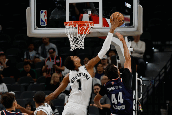 Wembanyama Dazzles in Spurs’ Preseason Win Over CBA’s Guangzhou 🏀✨ Wembanyama Dazzles in Spurs’ Preseason Win Over CBA’s Guangzhou 🏀✨