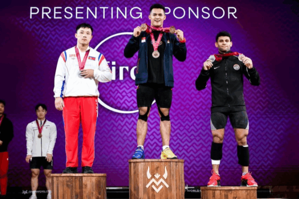 🇮🇩 Rizki Juniansyah Smashes Clean & Jerk World Record with 204kg Lift! 🏋️♂️💥 🇮🇩 Rizki Juniansyah Smashes Clean & Jerk World Record with 204kg Lift! 🏋️♂️💥