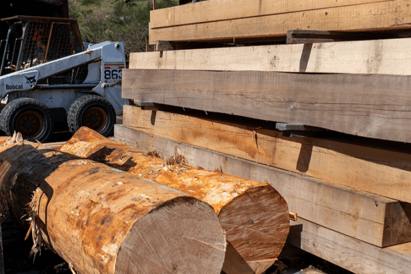 U.S. Tariff Hikes Backfire: Homebuyers and Businesses Feel the Pinch π πΈ U.S. Tariff Hikes Backfire: Homebuyers and Businesses Feel the Pinch π πΈ