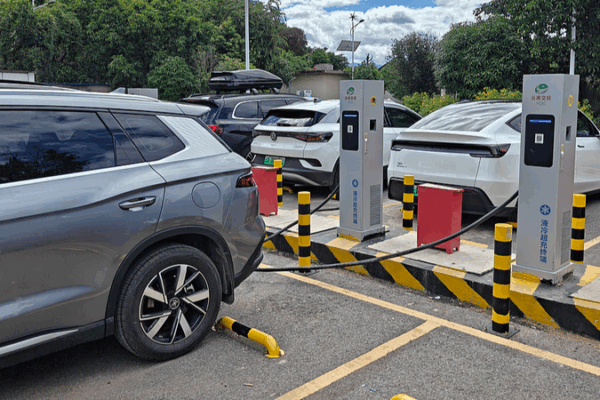 🚗💨 China’s NEV Charging Hits Record High During Holiday Rush! 🚗💨 China's NEV Charging Hits Record High During Holiday Rush!
