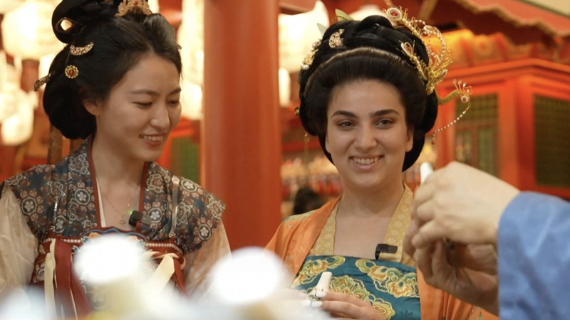 FO9IN1WBNEJQ1DAOUEKS - 🌍NewspaperAmigo – Your Global News Buddy 🗞️ China's Holiday Tourism Surge: Global Travelers Flock for Culture & Scenery 🌏✈️ video poster