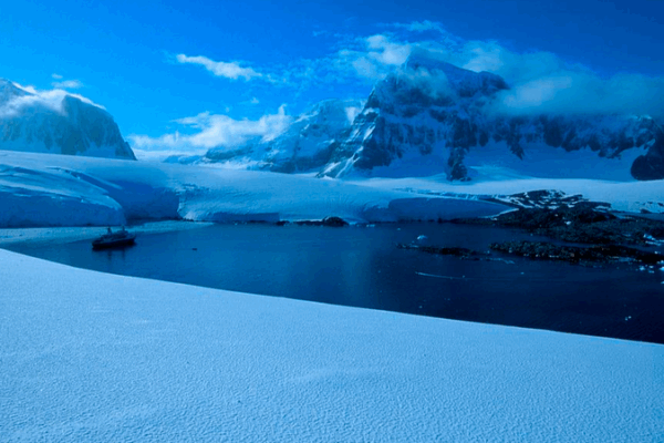 Antarctic Methane Surge Sparks Climate Alarm 🧊🔥 Antarctic Methane Surge Sparks Climate Alarm 🧊🔥