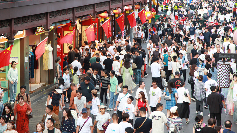 HDMTPLWS19VGFKWTHYCS - 🌍NewspaperAmigo – Your Global News Buddy 🗞️ China's National Day Sparks Travel & Spending Surge 🚀🌍