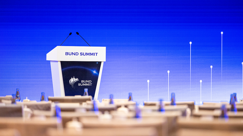 JBTVFNOSKNYKCKPVCQ8Y - 🌍NewspaperAmigo – Your Global News Buddy 🗞️ Shanghai’s 2025 Bund Summit: Tech, Economy & Global Unity 🌏💡