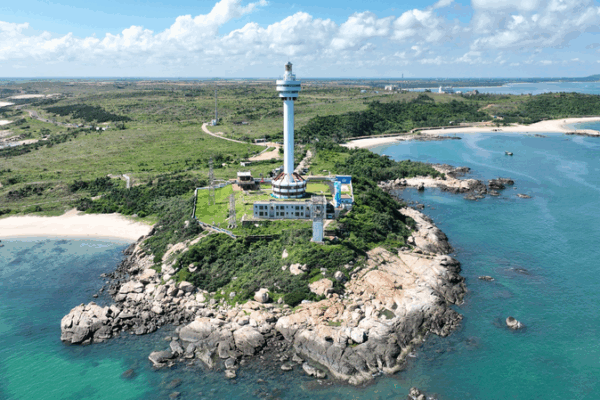 Mulantou Lighthouse: Hainan’s Historic Beacon Shines Bright 🌊✨ Mulantou Lighthouse: Hainan’s Historic Beacon Shines Bright 🌊✨