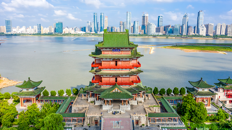 LMKR0QVIL5TTBJB4YI1C - 🌍NewspaperAmigo – Your Global News Buddy 🗞️ Step into History: Exploring Nanchang’s Iconic Pavilion of Prince Teng 🏯✨ video poster