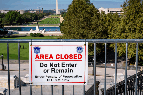 U.S. Government Shutdown Looms as Senate Deadlocks Over Spending Bill 🏛️💥 U.S. Government Shutdown Looms as Senate Deadlocks Over Spending Bill 🏛️💥