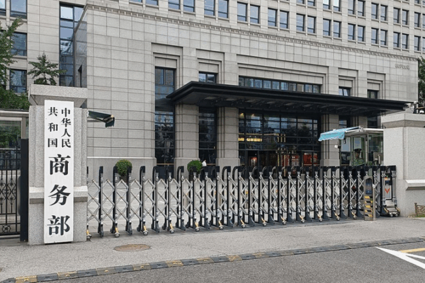 China Hits Back at U.S. with Port Fees: Trade Tensions Escalate πβοΈ China Hits Back at U.S. with Port Fees: Trade Tensions Escalate πβοΈ