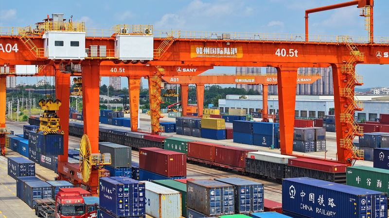 OBKD7BZABV5K4SHFQPLV - 🌍NewspaperAmigo – Your Global News Buddy 🗞️ China's Foreign Investment: High-Tech Boom Offsets Capital Dip 🌏💡