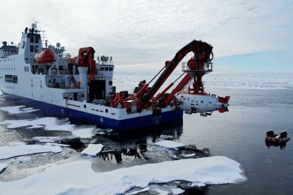 China’s Jiaolong Dives Deep into Arctic Mysteries 🌊🔍 China's Jiaolong Dives Deep into Arctic Mysteries 🌊🔍