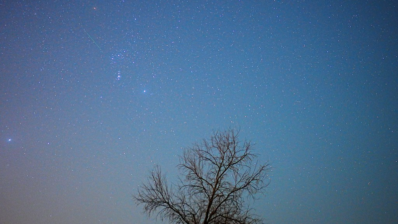 OZ5KUPHH6A5752L723B8 - 🌍NewspaperAmigo – Your Global News Buddy 🗞️ Orionid Meteor Shower Dazzles Night Skies Worldwide 🌠