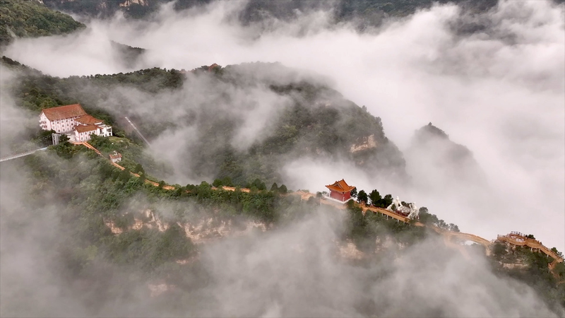 Nature’s Magic: Stunning Sea of Clouds Dazzles Northern China 🌄✨ video poster